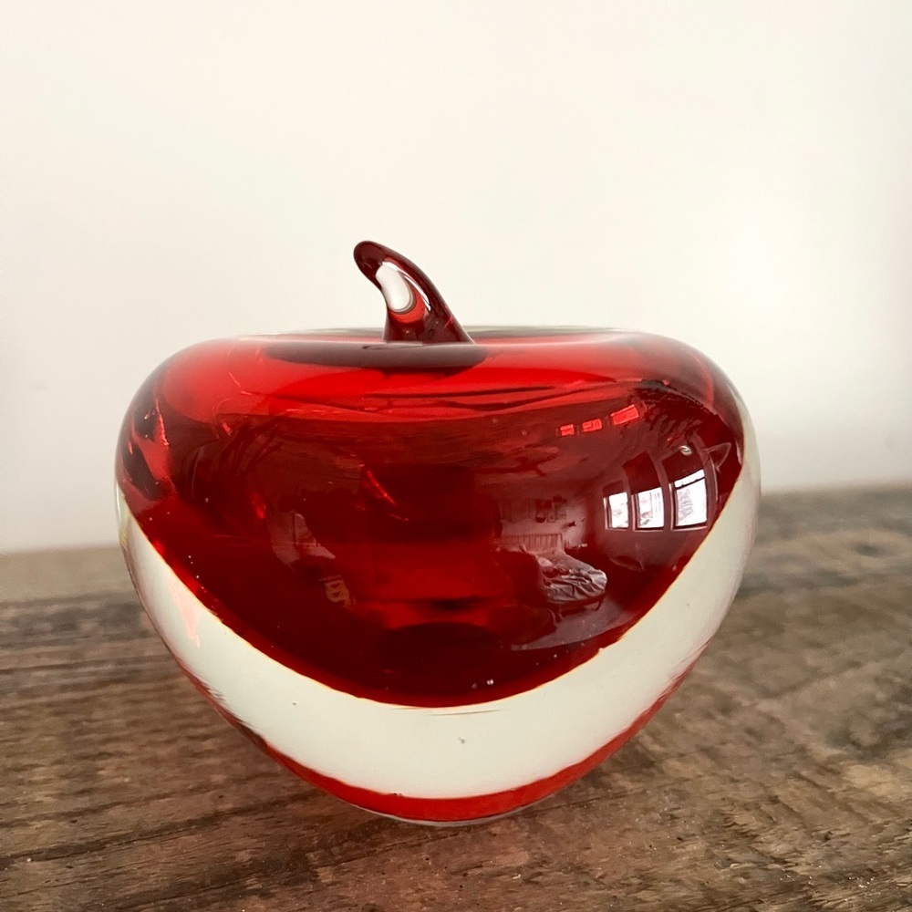 Elegant Red Glass Apple paperweight
